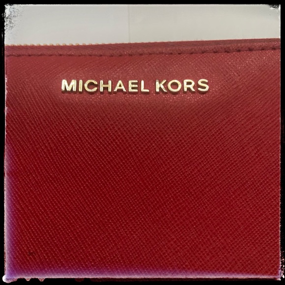 ❌SOLD❌ Michael Kors Jet Set Wallet - Picture 2 of 6